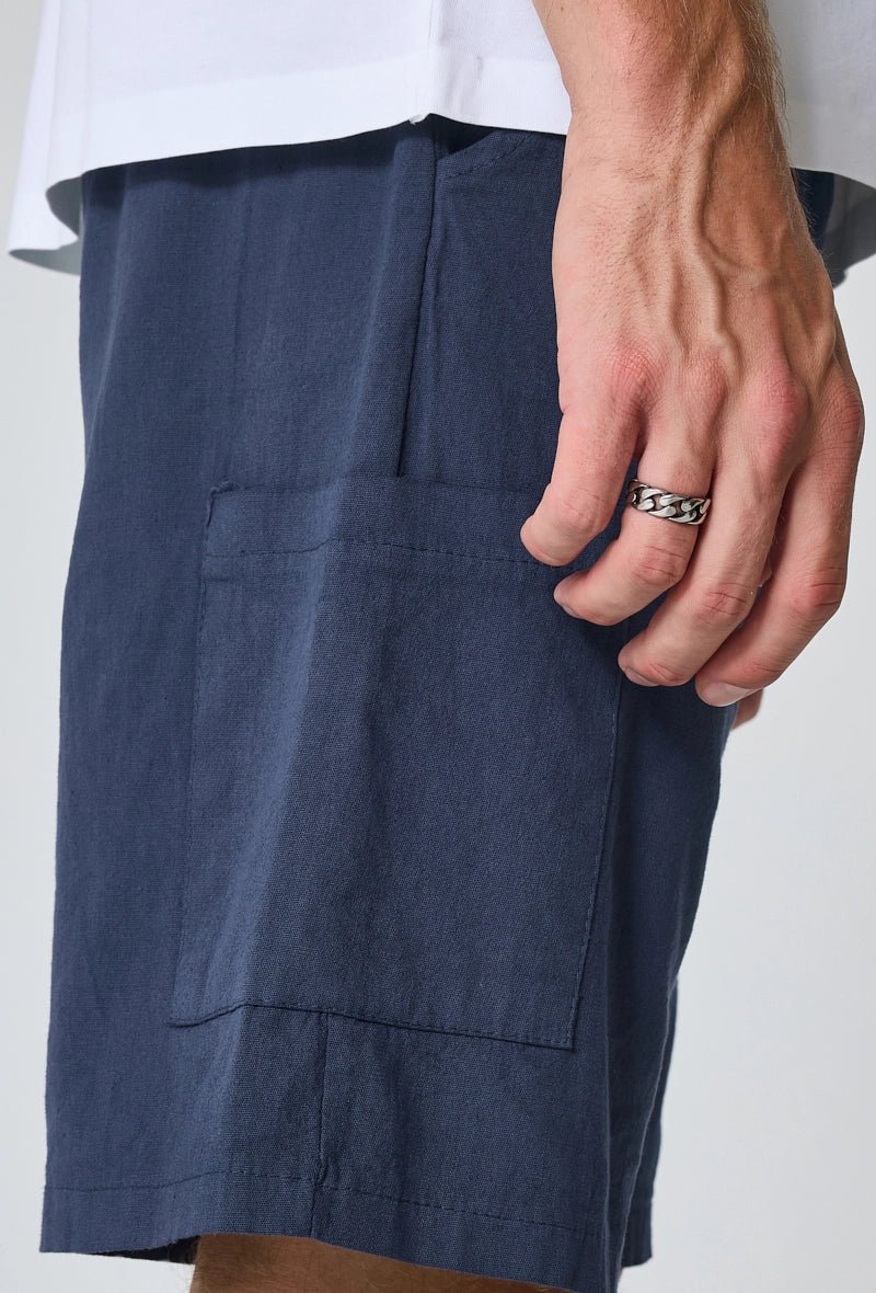 Lichte short met linneneffect