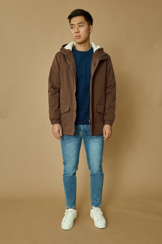 Middellange parka met zachte capuchon