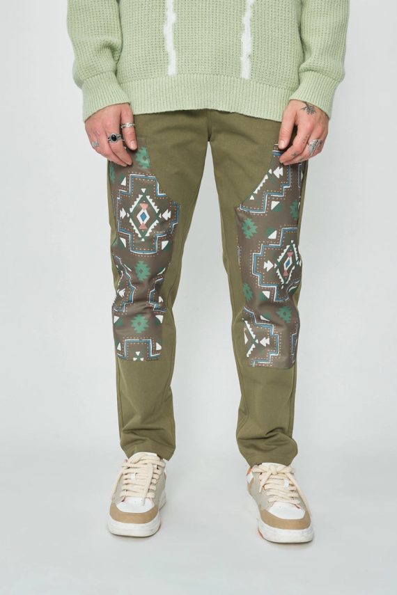 Effen rechte broek met geometrische patch