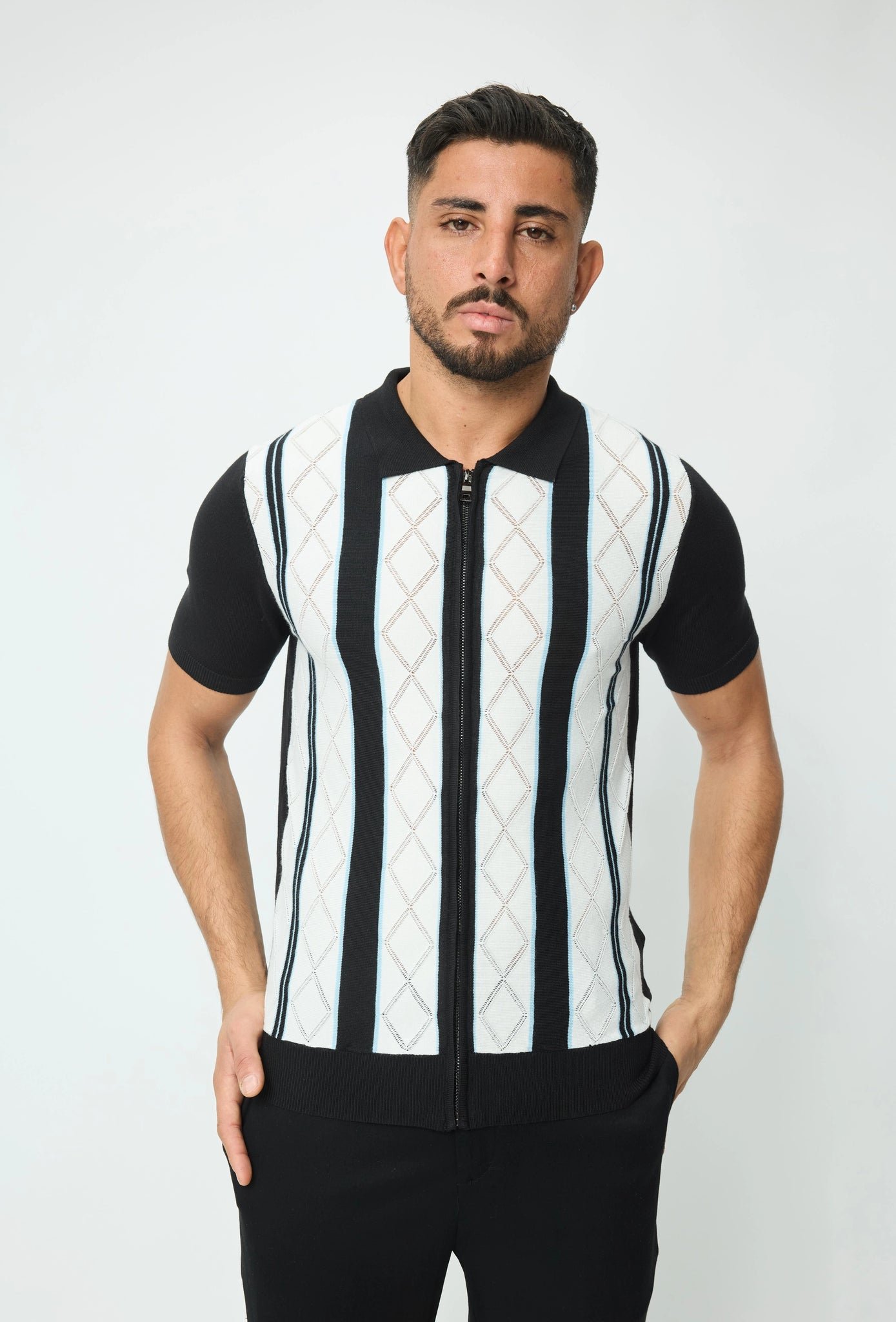 Gestreept poloshirt met korte mouwen en ritssluiting