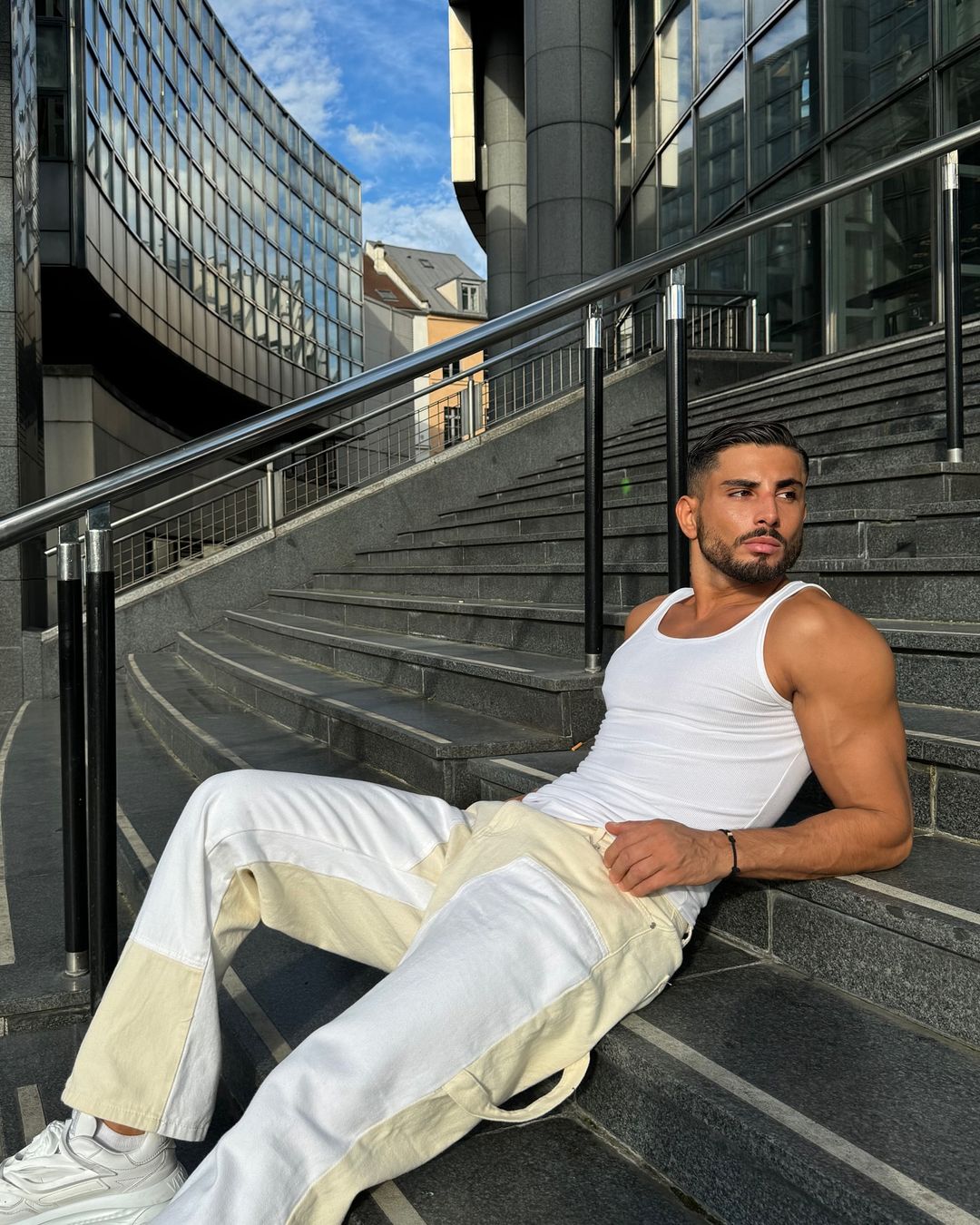 Tweekleurige broek met contrasterende panelen - Afbeelding 3