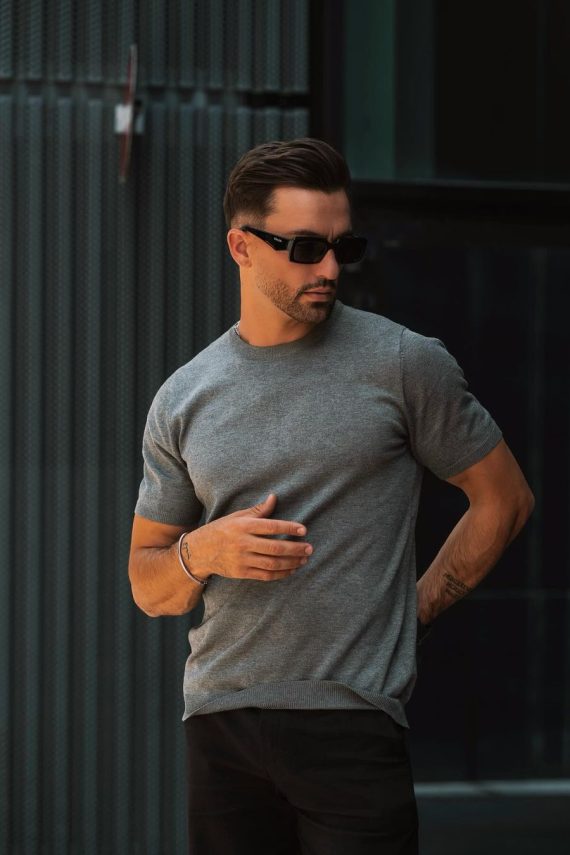 Plain short-sleeved knitted T-shirt